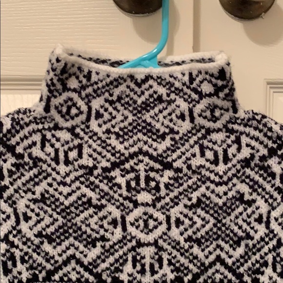 High collared sweater - Picture 2 of 3